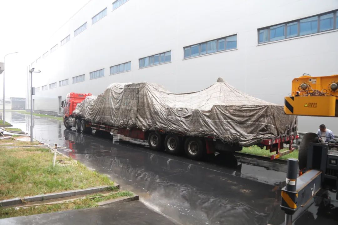 引進新設(shè)備，助力新“智”造